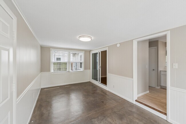 Building Photo - 3815 S Cincinnati Ave