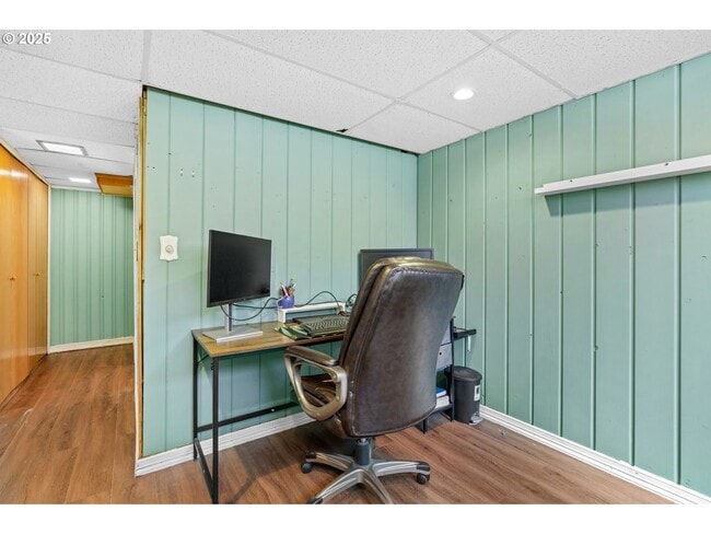 Building Photo - Quarter Acre Comfort