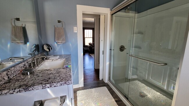 Building Photo - 1601 N Broadway St