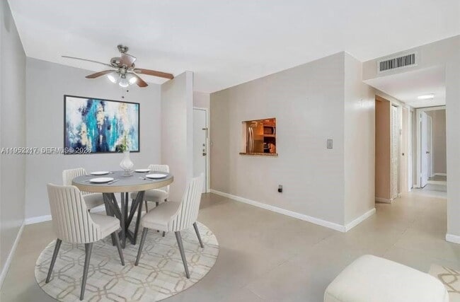 Building Photo - 9678 Fontainebleau Blvd