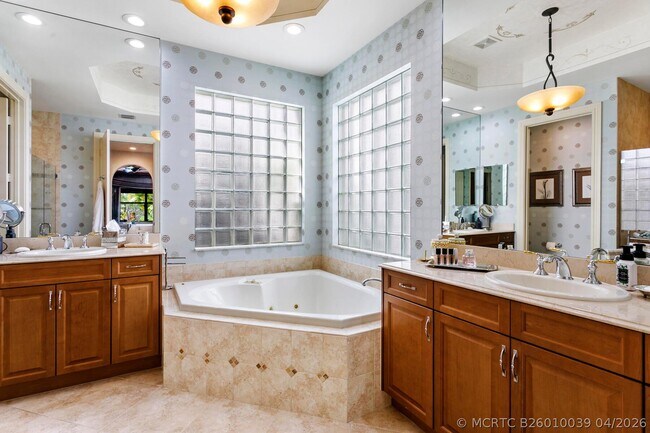 Building Photo - 6700 Fox Hollow Dr