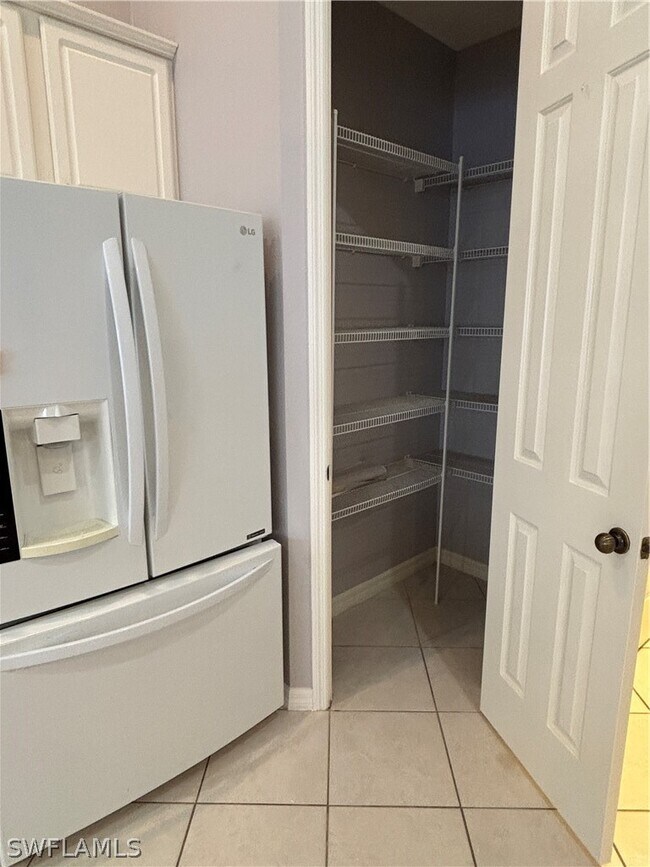 Building Photo - 2210 Grove Dr