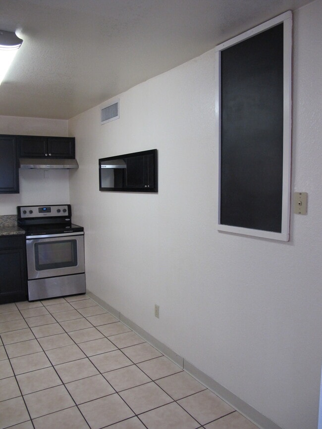 Building Photo - 1620 N Fremont Ave