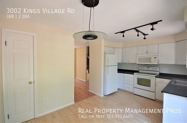 Building Photo - 3002 Kings Village Rd