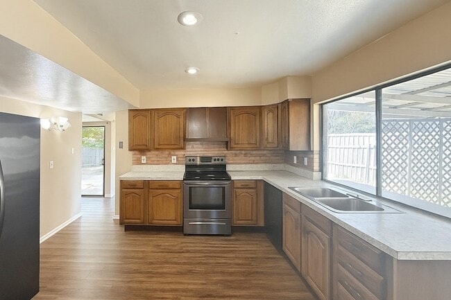 Building Photo - 7612 Nutwood Pl