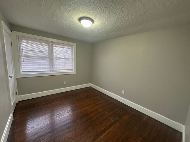 Building Photo - 438 E 16th Ave