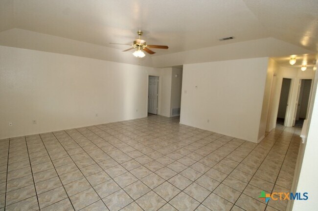 Building Photo - 1407 Saddle Dr