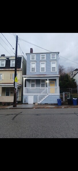 Building Photo - 2411 Spring St