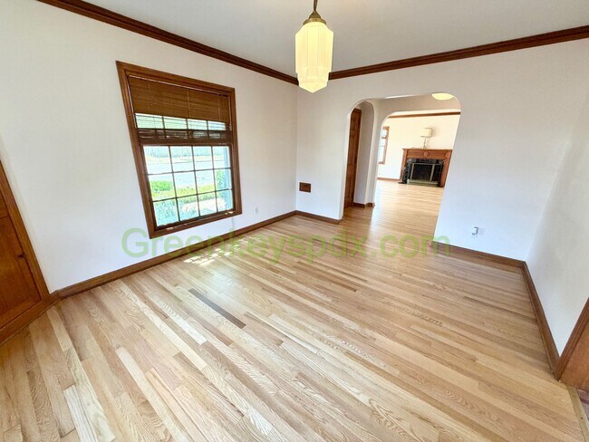 Building Photo - Lovely 3-Bedroom, 2-Bathroom House with Detached Garage in North Portland