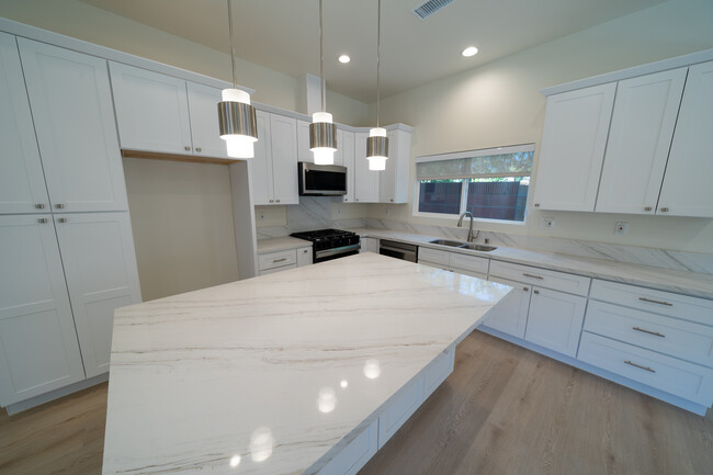 Building Photo - 25173 Vista Fusco