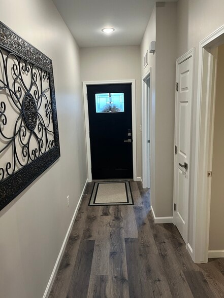 Building Photo - 2104 Community Ln