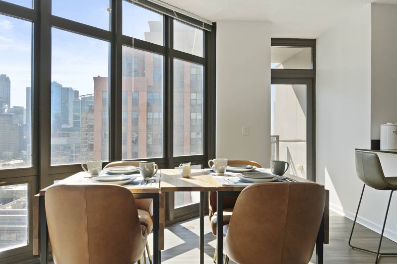 Building Photo - 335 N Desplaines St