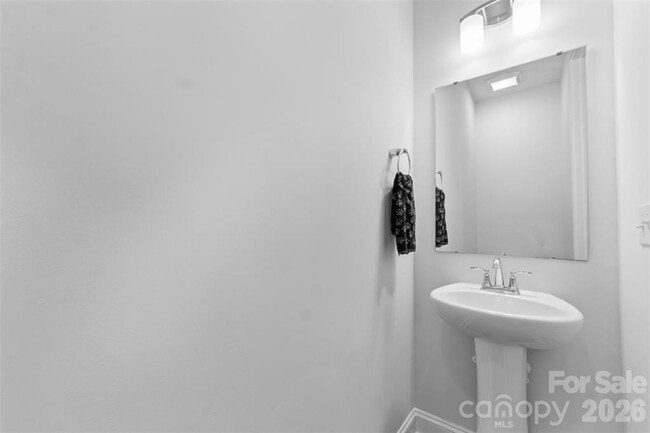 Building Photo - 712 Rodey Ave