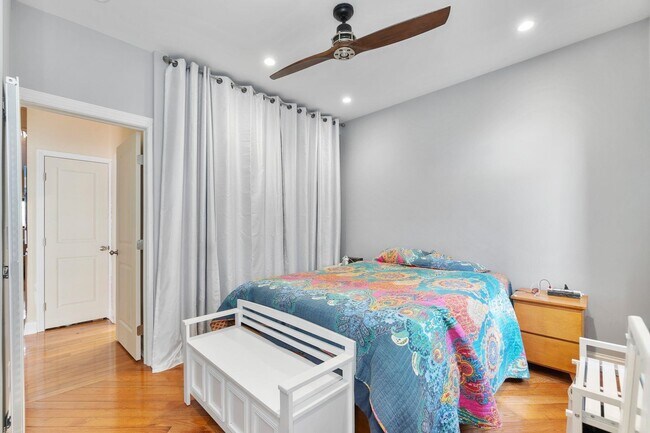 Building Photo - 603 1st St