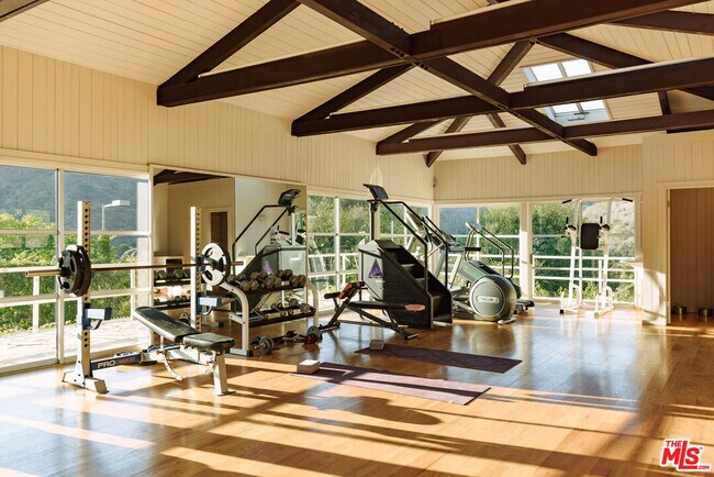 Building Photo - 3100 Mandeville Canyon Rd