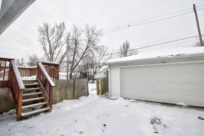 Building Photo - 312 Hickory Ave
