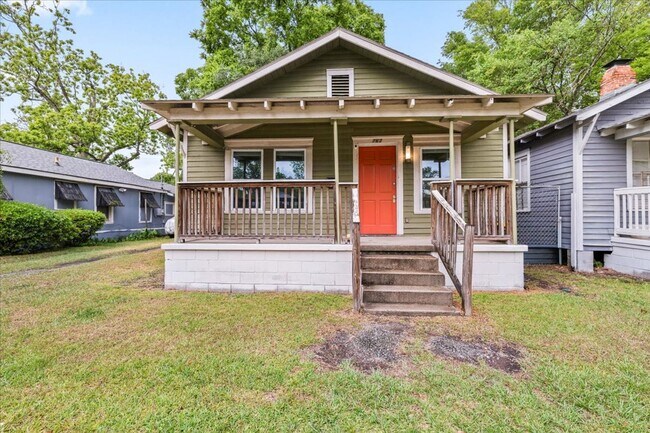 Building Photo - Savannah Eastside Home | 2 Bed 1 Bath | Remodeled Kitchen | In-Unit W/D | Private Driveway