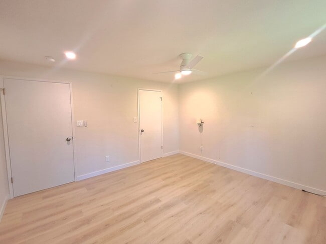 Building Photo - $2,595 - 4 Bed / 3 Bath Home with Fully Fe...