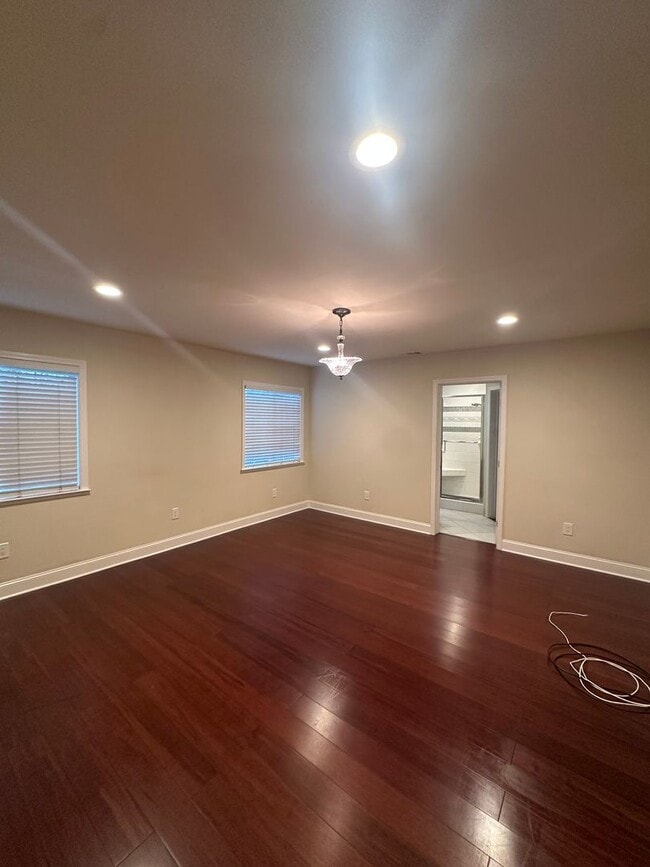 Building Photo - Gorgeous, 3 bedroom, 2.5 bath home, ready for move in