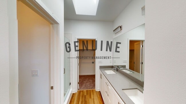 Building Photo - Coming Soon: Modern Tri-Level 2Bd 2.5Ba Townhouse in Irvine!