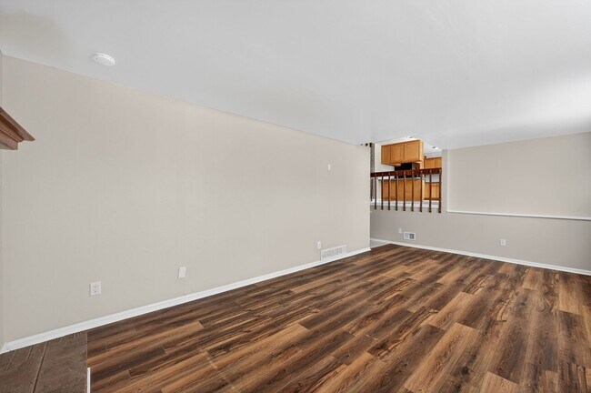 Building Photo - For Rent: Charming 4-Bedroom Tri-Level in ...