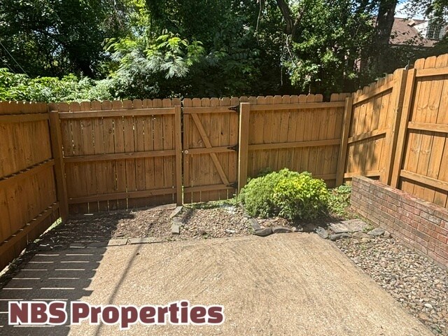 Building Photo - 6529 Deane Hill Dr