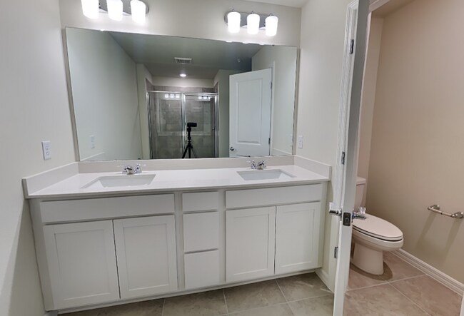 Building Photo - 3187 Emerald Acrs Ln