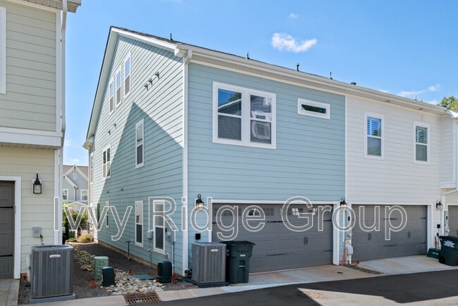 Building Photo - 2538 Lydia Ave