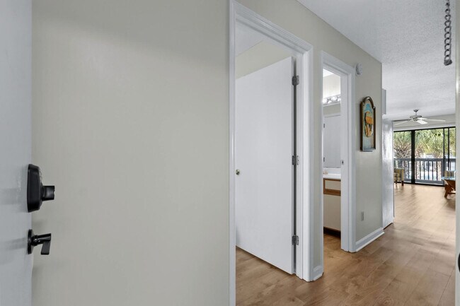 Building Photo - 76 S Reindeer Rd