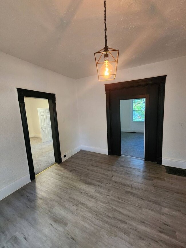 Building Photo - 2186 E 89th St