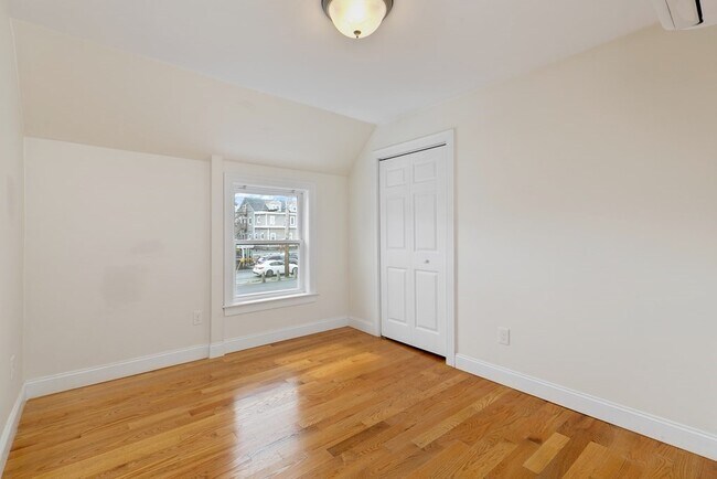 Building Photo - 25 Beachland Ave