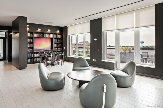 Building Photo - 199 2nd St