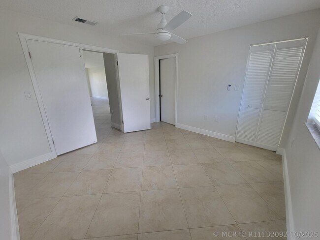 Building Photo - 4208 Glenmoor Dr