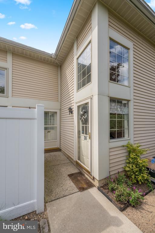 Building Photo - 24 Brookside Ct