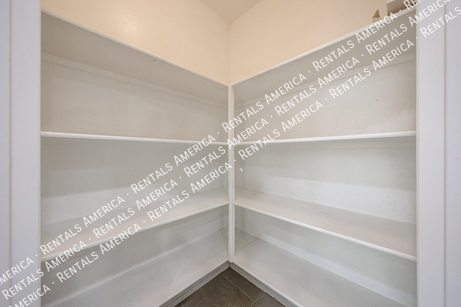 Building Photo - 6845 W Alta Vista Rd