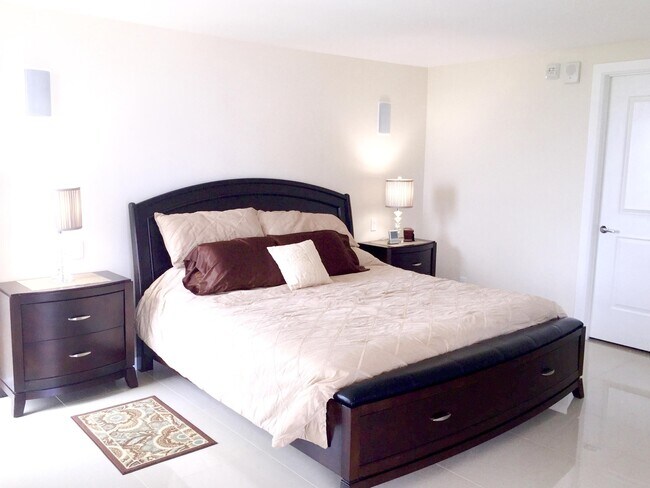 Building Photo - 5540 N Ocean Dr