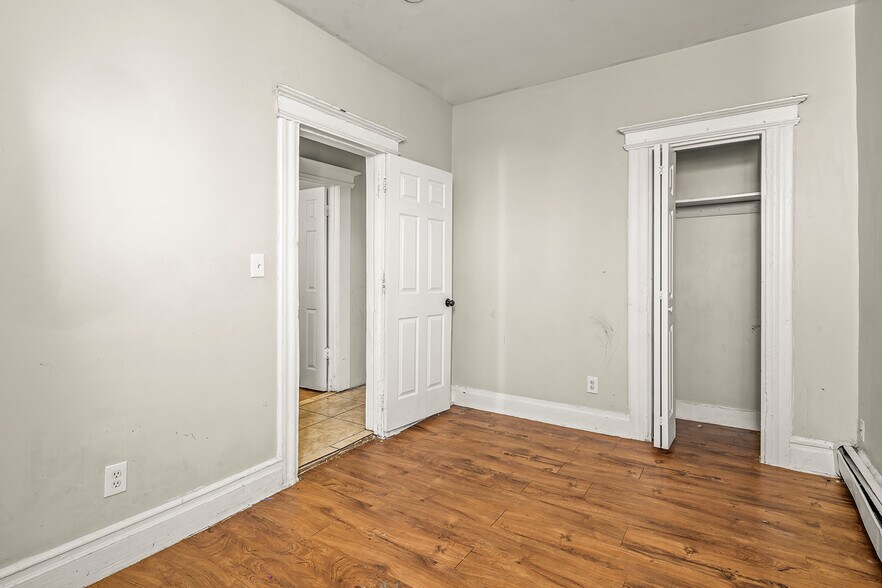 Building Photo - 30 Wainwright St