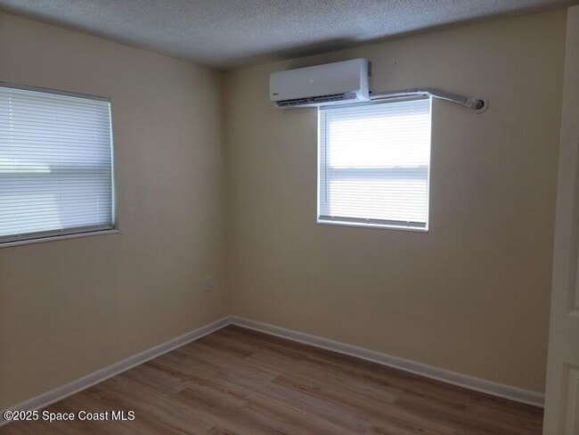 Building Photo - 1700 Chaucer Rd
