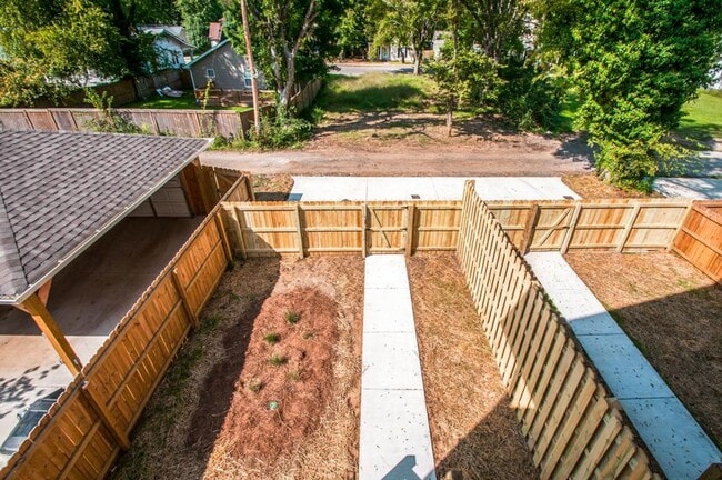 Building Photo - Stunner in the Arts District