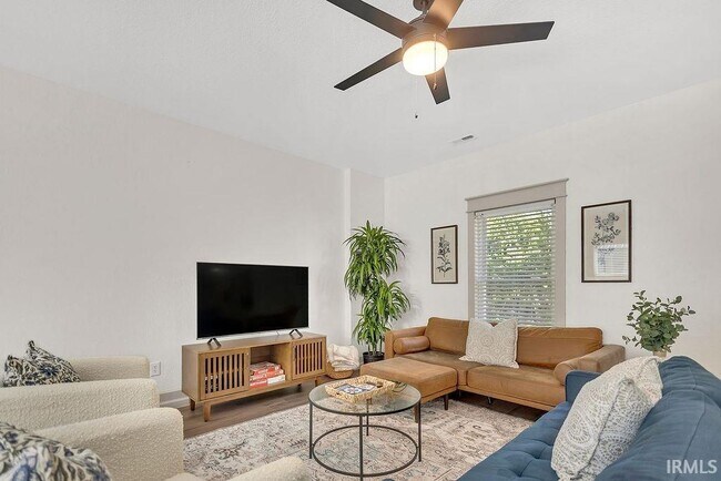 Building Photo - 1122 S Fess Ave