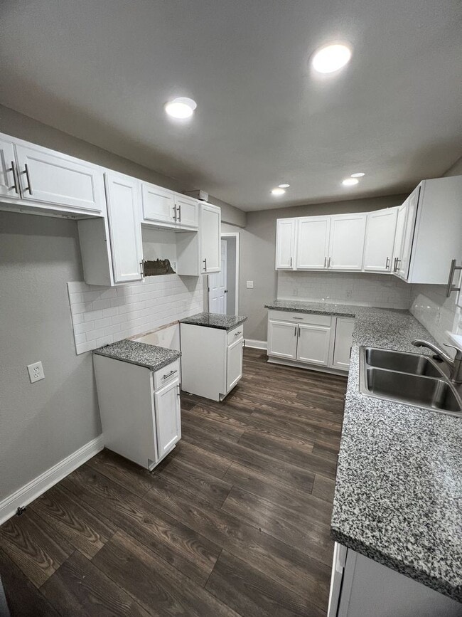 Building Photo - Modern Comfort Meets Convenience in This 4-Bed KC Home!