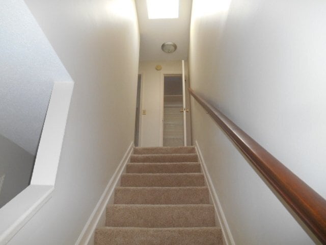 Building Photo - Townhouse For Rent