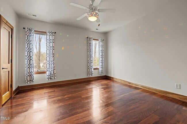 Building Photo - 6016 Glenthorne Dr
