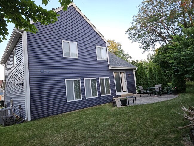 Building Photo - 1 Linden Ct