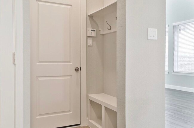 Building Photo - 2206 Bridgeport Path Dr