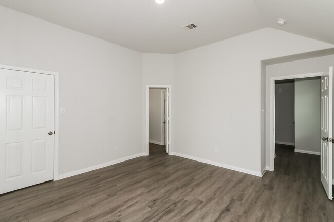 Building Photo - 5802 Santa Bernadetta