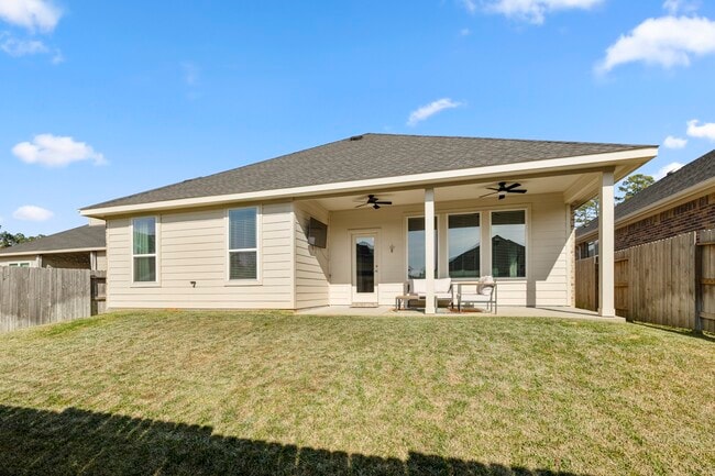 Building Photo - 573 Newcomb Holw Dr