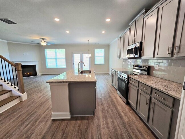 Building Photo - 7325 Yewtree Dr