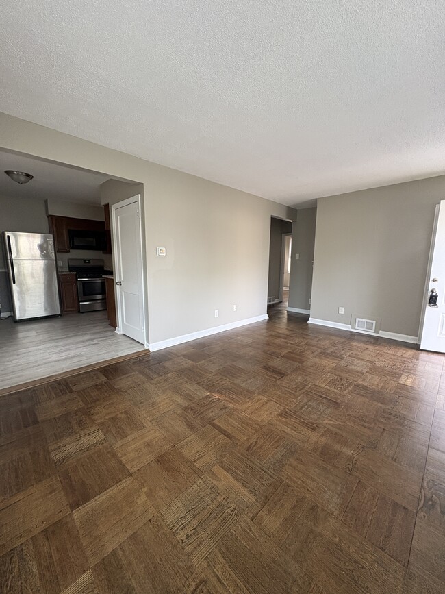 Building Photo - 228 Phillips Ave