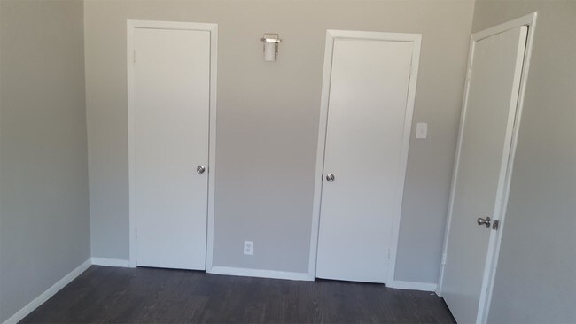 Primary Photo - 711 N Ewing Ave